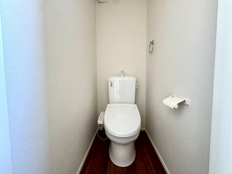 【Toilet】清潔感があり、落ち着いたデザインのトイレ。家族みんなが快適に使えます。