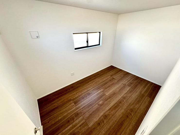 【Bedroom】主寝室や子ども部屋、在宅ワークにも使える洋室。暮らしに合わせて自由にレイアウトできます。