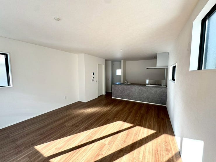 【Living】家族が集まりやすい場所で、くつろぎと会話が自然に生まれます。