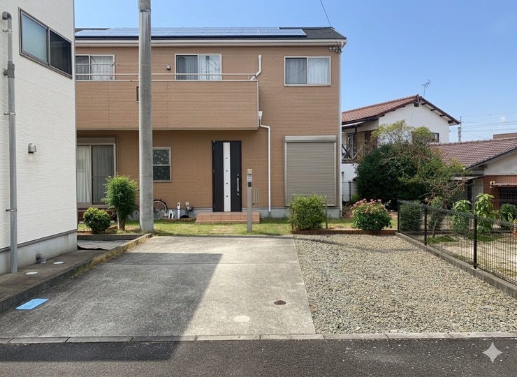 広々としたカースペース! 駐車もラクラクで安心です。