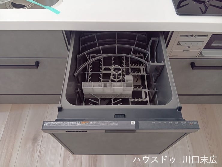 家事負担を大幅に軽減するビルトイン食器洗い乾燥機。食後の時間をゆったりと過ごすための頼もしいパートナーです。