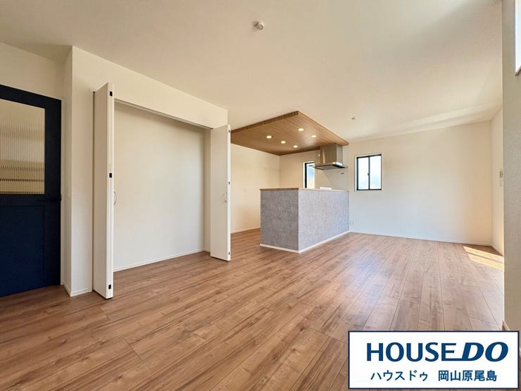 家族が集まるリビングはキッチンからもリビングが見渡せるため、どこに居ても家族を感じ、会話もはずみますね♪
※同施工会社の物件イメージ写真です。