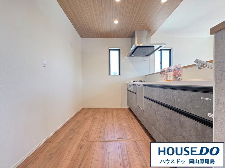 対面式のキッチンで、会話をしながらお子様のリビング学習を見守りながらお料理が捗りそうです♪
※同施工会社の物件イメージ写真です。