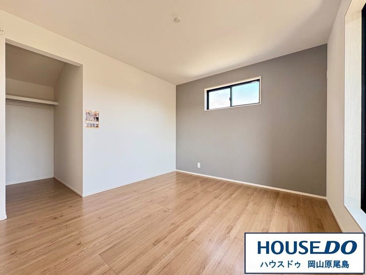 シンプルなお部屋だからこそ趣味に合わせて快適に使えますね。クローゼット付きでお部屋をすっきり見せる事が出来ます♪
※同施工会社の物件イメージ写真です。