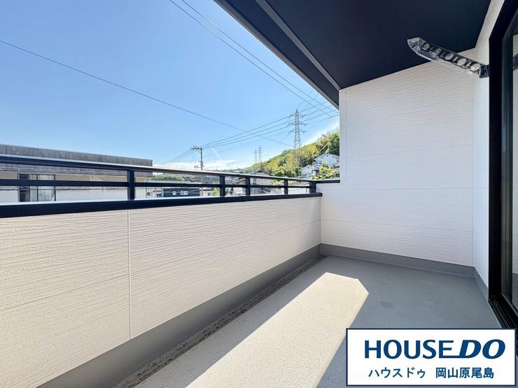 陽当り良好なバルコニーには、洗濯物干しに便利な竿かけも完備しています◎
※同施工会社の物件イメージ写真です。