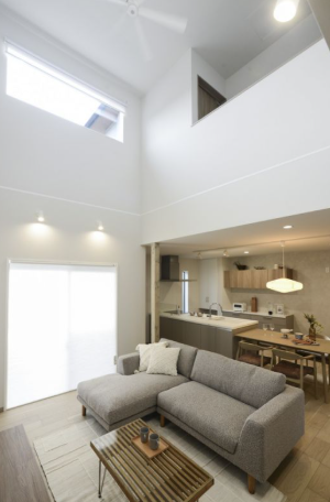 明るく開放的な吹き抜けリビングは、2階の廊下からも見下ろすことができます。