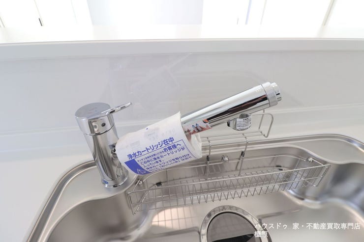 水栓一体型の浄水器は場所を取らずにきれいな水がいつでも利用できます。
