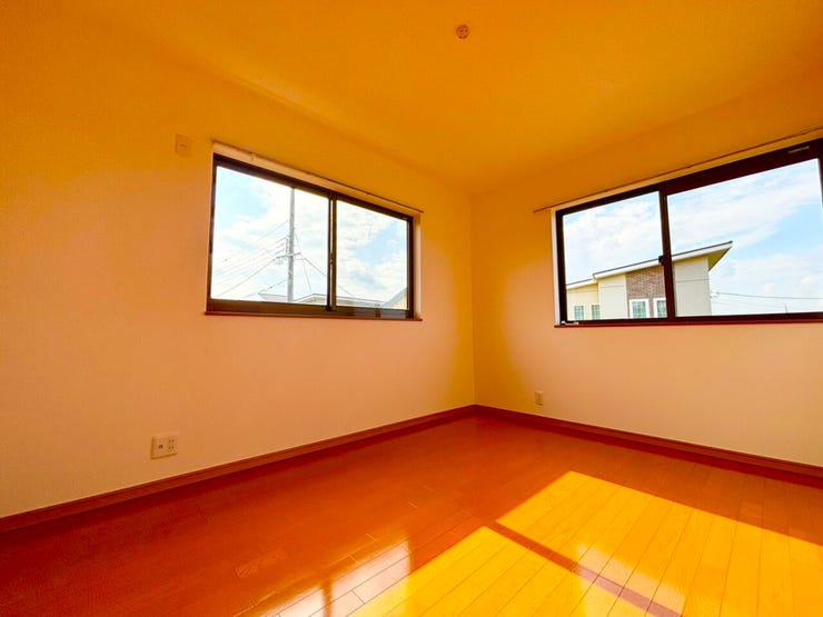 採光がとれる主寝室は、一日中明るく、気分も明るくなります。