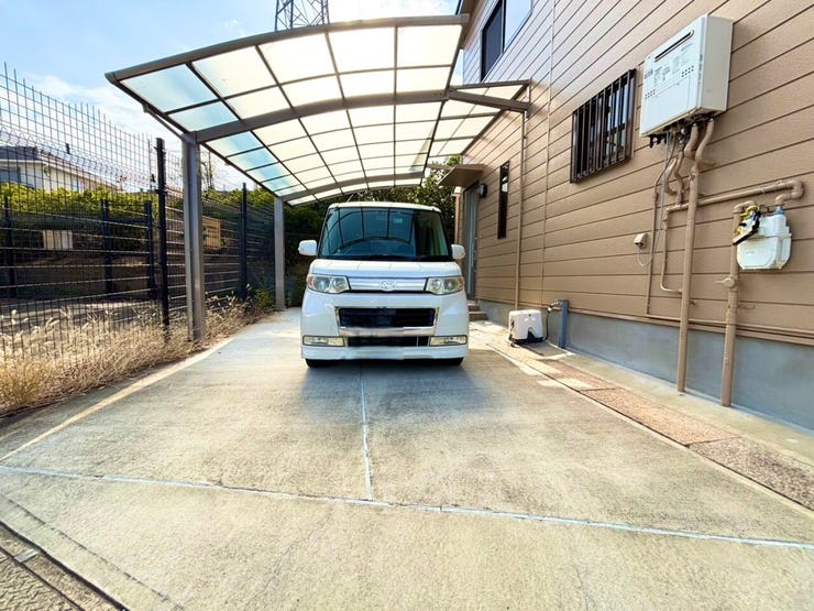 駐車場は2台
軽自動車からファミリーカーまで!!