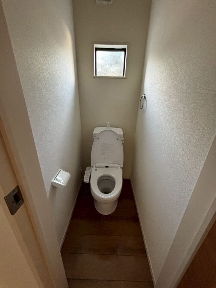 清潔感と快適さを追求した、シンプルで洗練されたデザインが特徴です。
毎日の使用が快適で心地よいものになります。