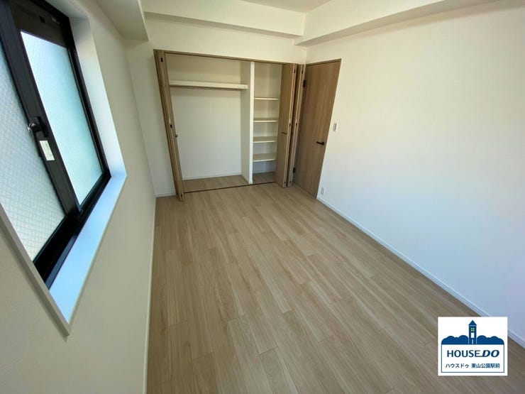 大きめの収納が付いた洋室。
居室スペースが広く使えていいですね