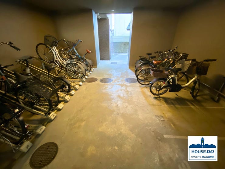 屋内駐輪場は雨風をしっかり凌げる場所に。
嬉しい配慮ですね