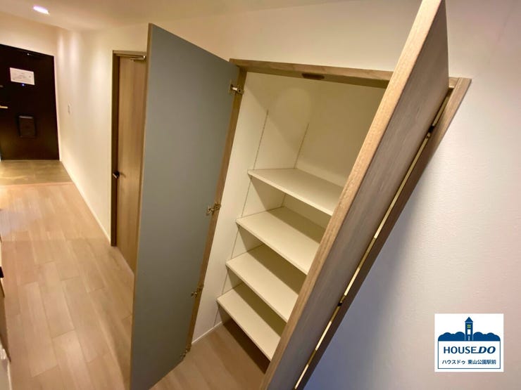 廊下にある収納棚