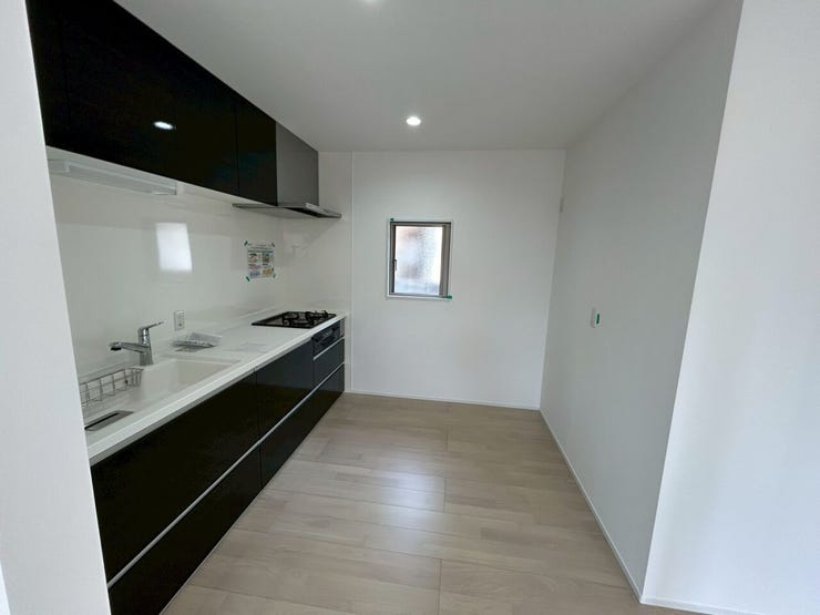 キッチンスペースが広い!
余裕を持った配置が可能です♪