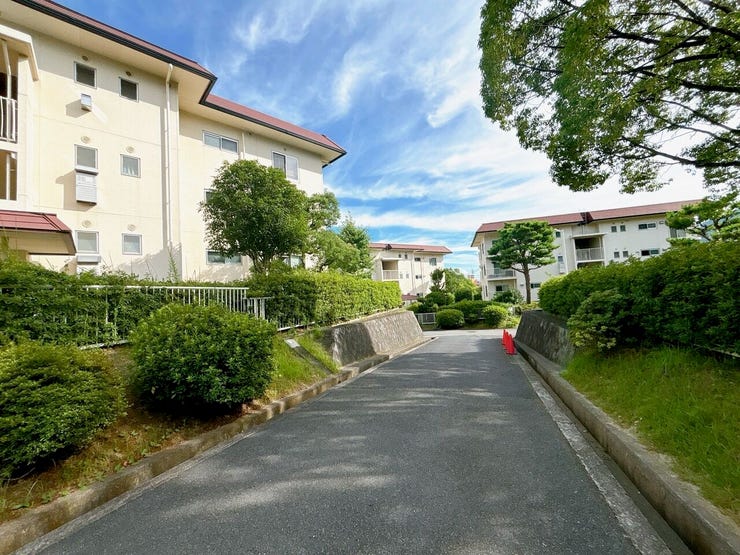 自然に包まれ心が豊かになる明るい街です。新しい住まいで新生活を始めていただくのに最適な環境です。