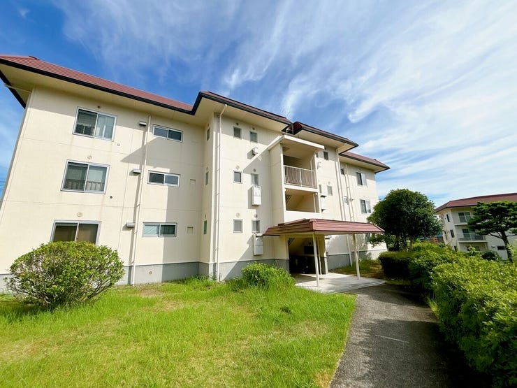 【外観】
「東生駒駅」より徒歩約7分の立地◎