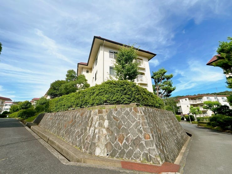 スーパーやコンビニ、幼保・小学校など生活利便施設が充実した立地です。