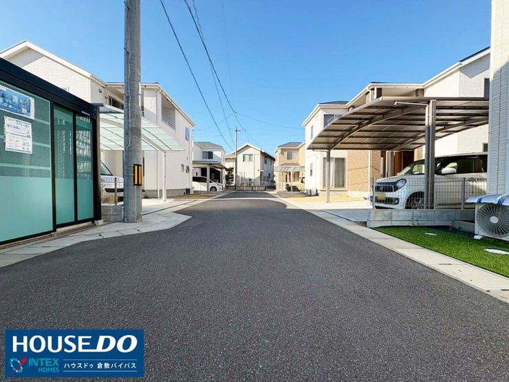 【生活便利なきれいに整備された前道】
周辺の建物と調和した美しい街並み!目の前にはゴミステーションがあり、毎日のゴミ出しがスムーズで大変便利です◎きれいな整備された道でお子様の通学も安心ですね♪