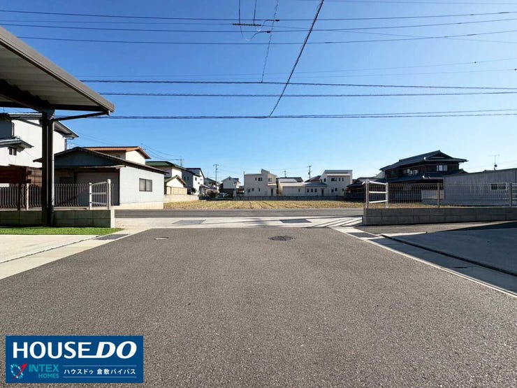 【徒歩圏内に生活施設が充実!】
スーパーまで徒歩6分、コンビニまで徒歩5分!毎日の暮らしに嬉しい利便性の高い立地です◎西阿知小学校までも徒歩7分と、お子様の通学も安心の環境です!