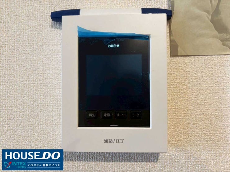 【安心を運ぶモニター付きインターホン】
来客の顔をしっかり確認できるモニター付きインターホン!録画機能も搭載されており、お子様のお留守番時や防犯面でも安心のセキュリティです◎