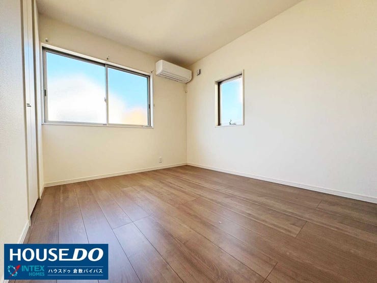 【明るい陽光に包まれる洋室】
二面採光で陽当たりがとても良い6帖洋室!お子様の勉強部屋や、ご夫婦の寝室としても最適です♪クローゼット付きで収納もバッチリです◎