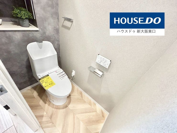 【新調】
トイレも最新型に入れ替え済み
壁紙はアクセントクロスを採用