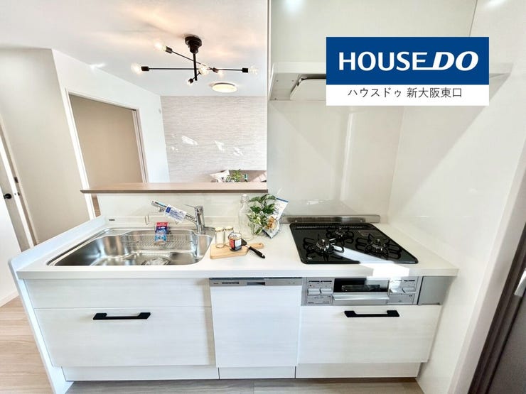 【新調】
白を基調とした美しいシステムキッチン
食洗器もついています。