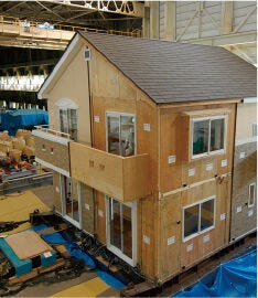 いつ起こるかわからないのが地震です。I.D.S工法では、阪神大震災級の地震が来ても倒壊しないという実験結果が出ています。