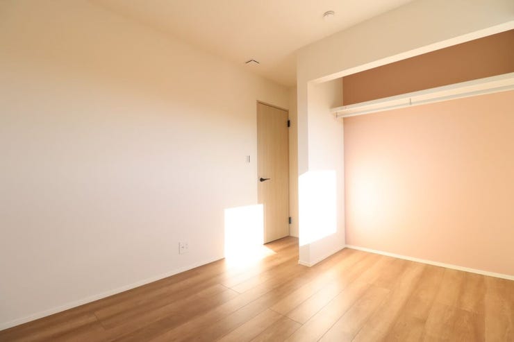 *2階南西側5帖洋室*