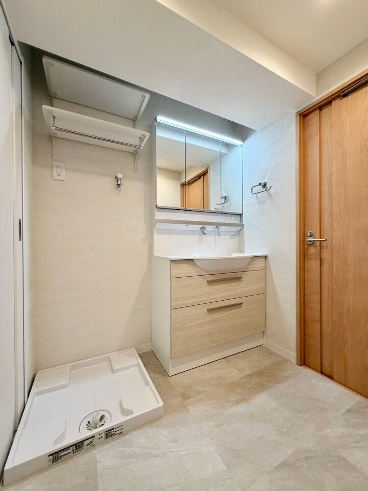 ご家族揃って身支度可能なゆとりの洗面室