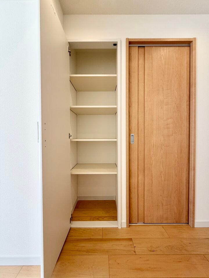 〈リビング収納〉
リビング収納完備!使い勝手良さそうな絶妙な大きさです!