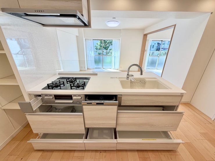 食器洗乾燥機付で忙しいママをサポート♪収納もたっぷりあるのできれいを保てます♪