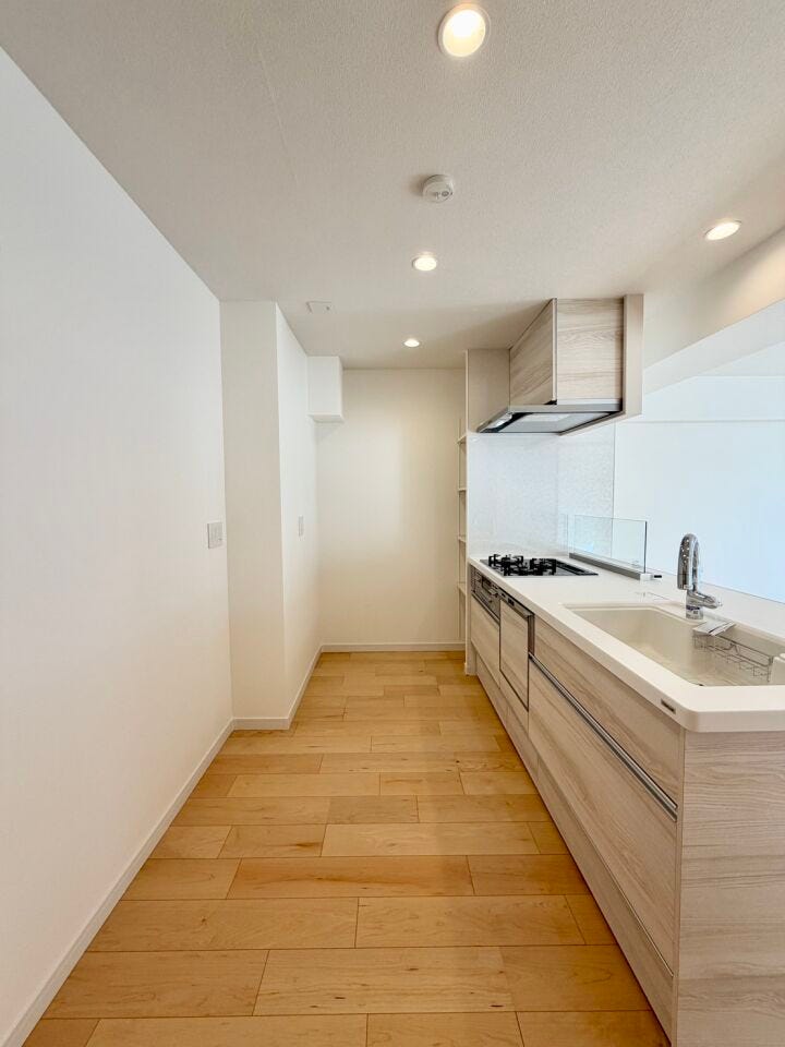 キッチンまわりも広さを意識して設計しましたので、動線が比較的スムーズです。