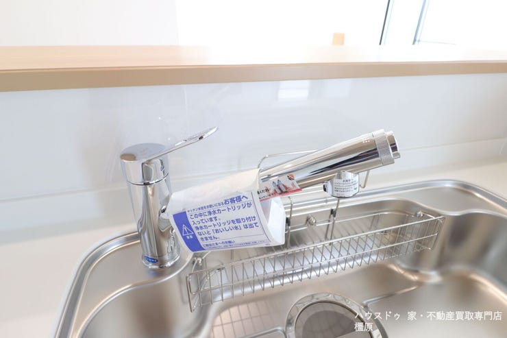 水栓一体型の浄水器は場所を取らずにきれいな水がいつでも利用できます。