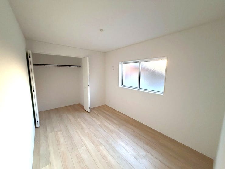 広々としたお部屋は家具の配置やインテリアデザインがしやすく、自分好みの居心地の良い空間を作れます♪