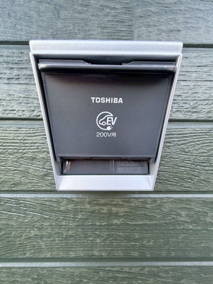 将来電気自動車を購入した際に自宅で充電ができるため、公共の充電スタンドに行く手間が省けます!