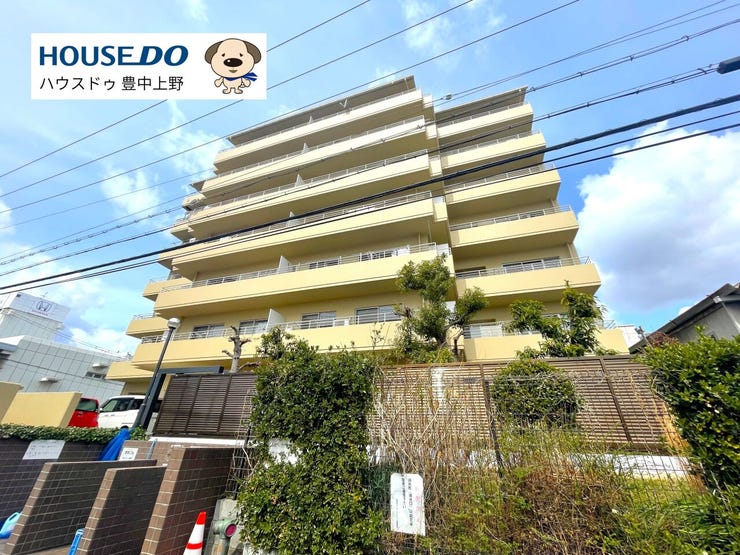 千里ニュータウンの住宅エリアで、街並みが整っていて静かな住環境です。大きな公園や緑が多く、小学校も徒歩10分圏内。子育て世帯ファミリーに人気の地域です♪