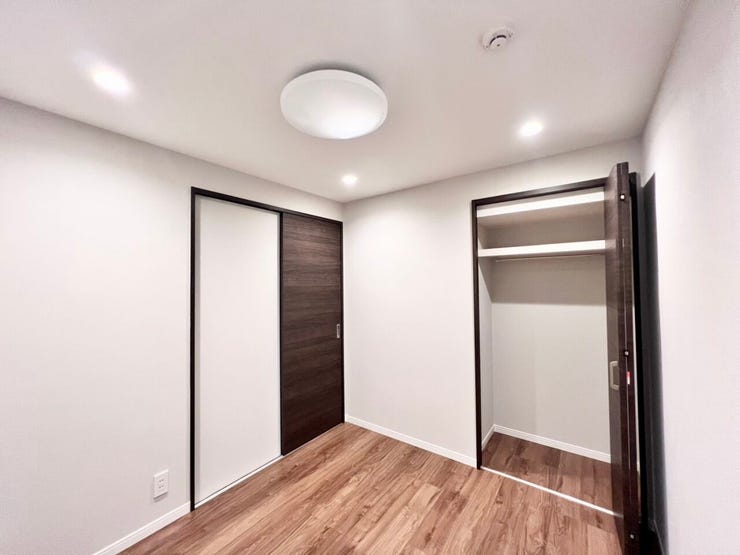 《4.2帖》クローゼットがしっかり確保されているので、収納家具を追加しなくても使いやすいレイアウト!