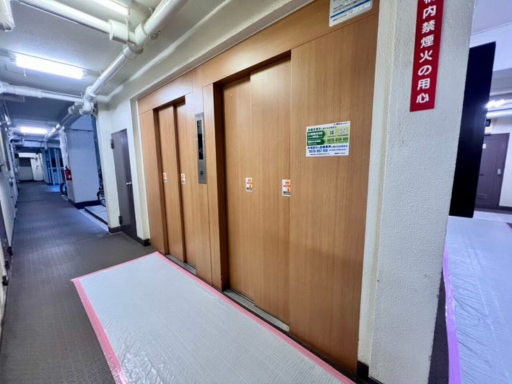 《エレベーター》2基設置で、朝の混雑時もスムーズに利用できます。