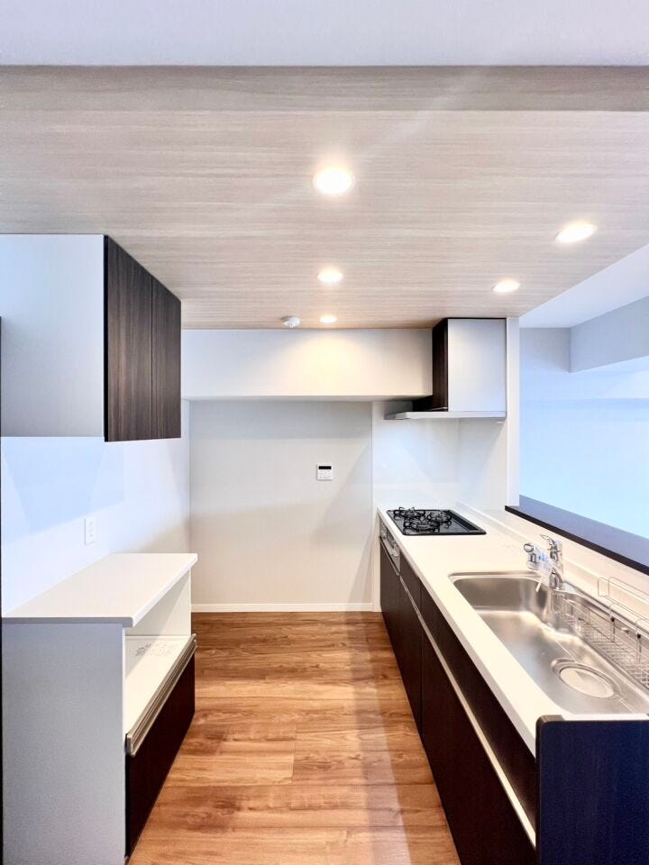 キッチンは作業スペースと収納量をしっかり確保しつつ、動線も使いやすい配置になっています!