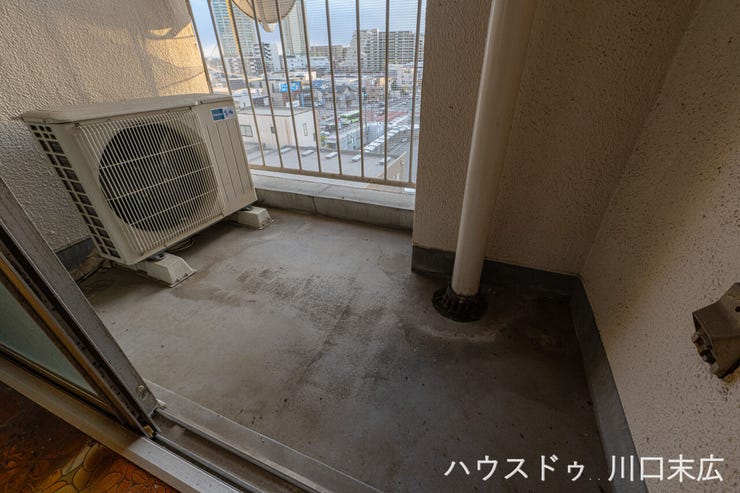 外の空気を感じながらリフレッシュできるバルコニースペース。洗濯物を干すだけでなく、季節の移ろいを感じるちょっとした息抜きの場所になります。