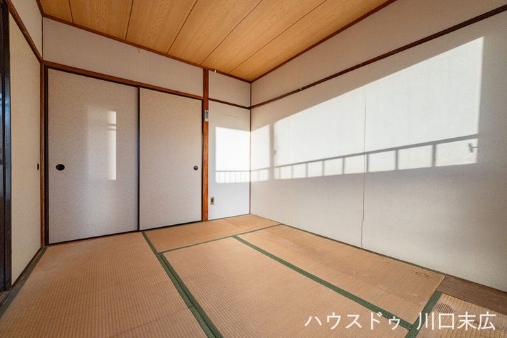 襖を閉めれば個室として、開ければ続き間として柔軟に使える和室。客間としての利用や、書斎スペースとして集中できる環境作りにも適しています。