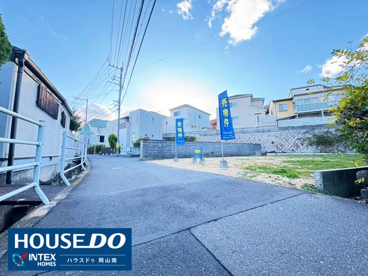 【整備された前面道路で安全に】
歩きやすい広さの前面道路で、小さなお子様との散歩やジョギングも楽しめそう!
しっかり整備された道路で安全面も配慮されていますね♪