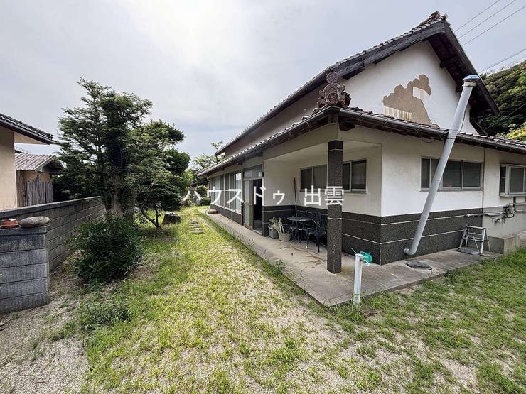 【外観】
南向きの平屋古民家物件です。