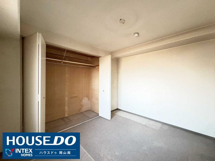 【大容量のクローゼット!すっきり片付く子供部屋に】
広々とした大容量の収納力!
おもちゃや洋服がすっきり片付き、お子様の成長に合わせていつでも清潔で広いお部屋をキープできますね!