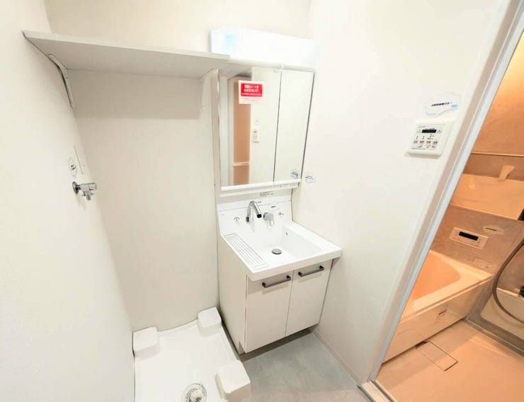 ドラム式洗濯対応可能です
3面鏡、コンセント付