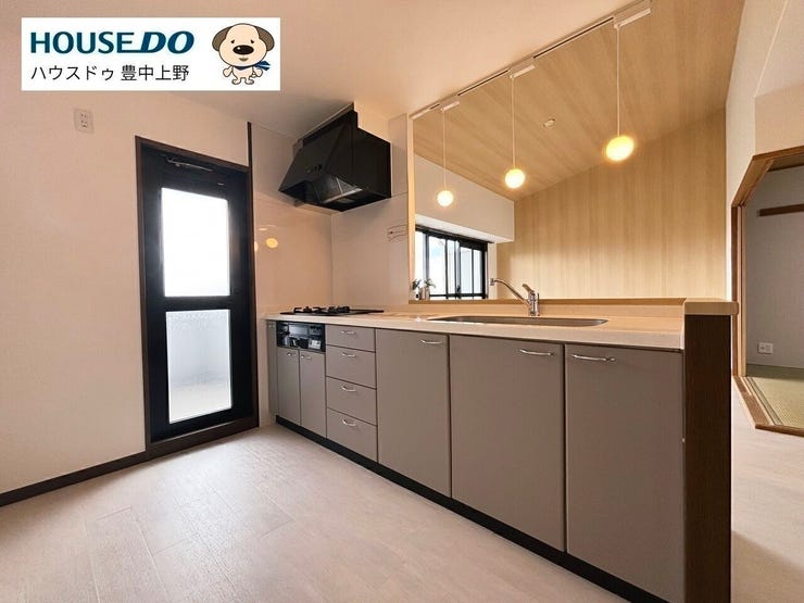 収納豊富なシステムキッチン!