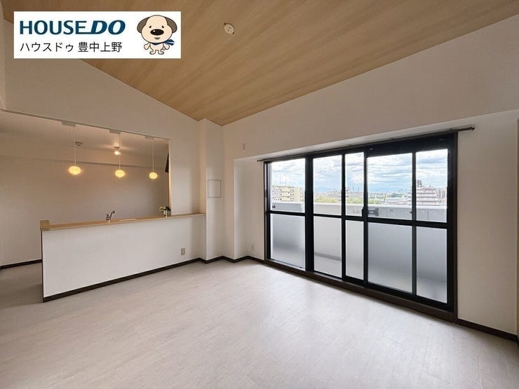 【リビング】
リビング天井高2.58mと高く、開放感があり高級感あふれる構造!