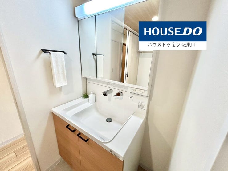 三面鏡のシャンプードレッサーです。
(一部リフォーム中)