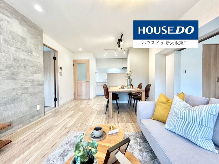 東向きのバルコニーがある16.5帖のLDKです。
右は大きなクローゼットがある6帖の子供部屋です。
左は6帖の寝室です。
(一部リフォーム中)